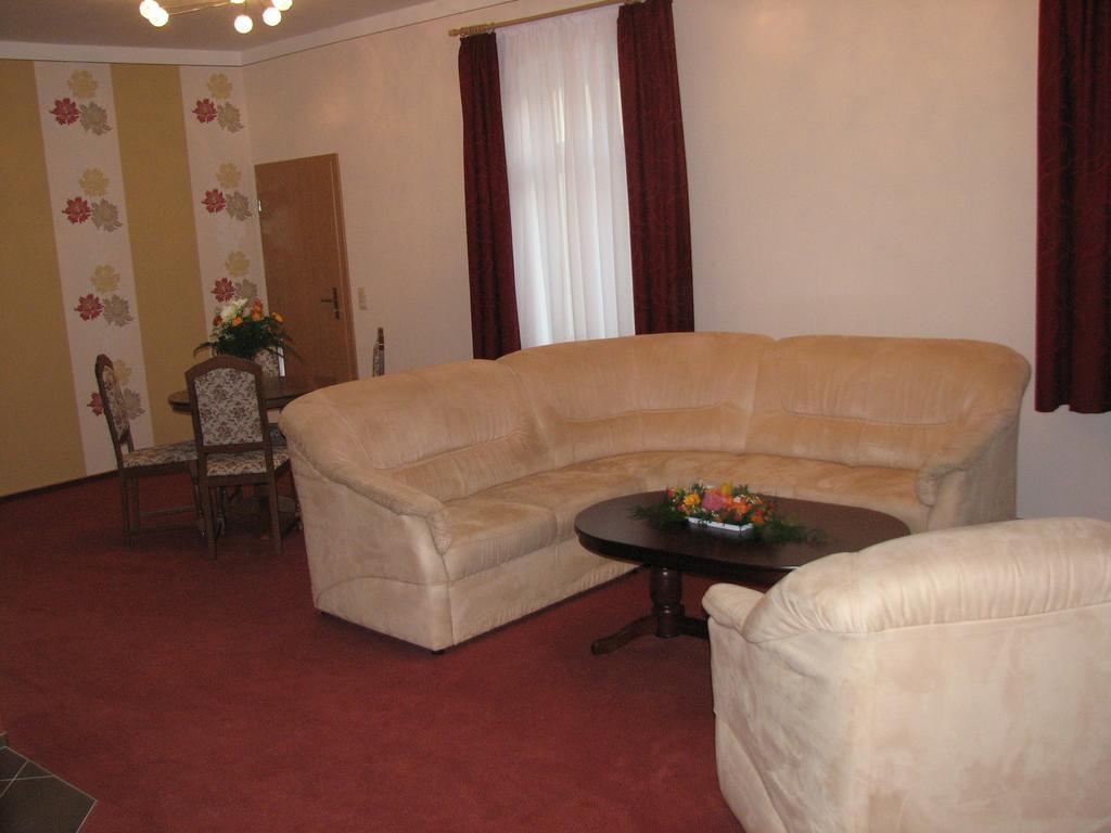 Hotel Garni Dekorahaus Бад-Шандау Номер фото